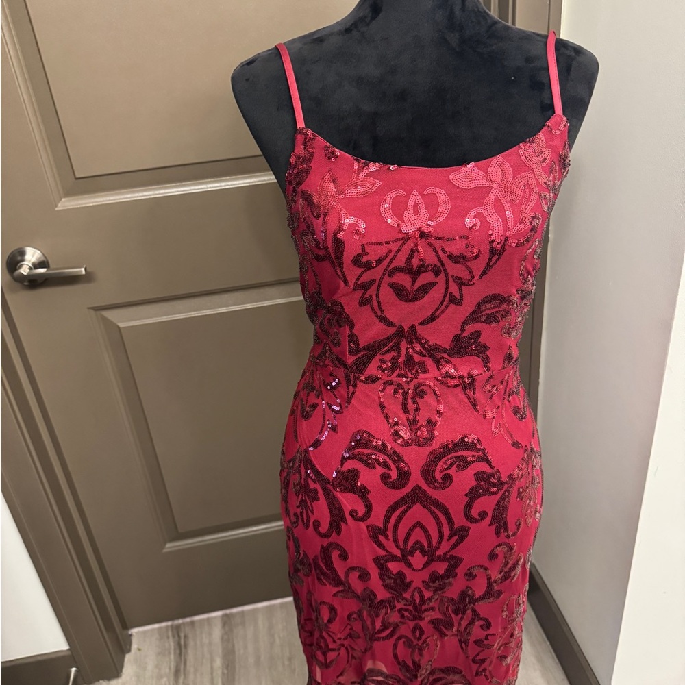 Elegant Red Sleeveless Dress